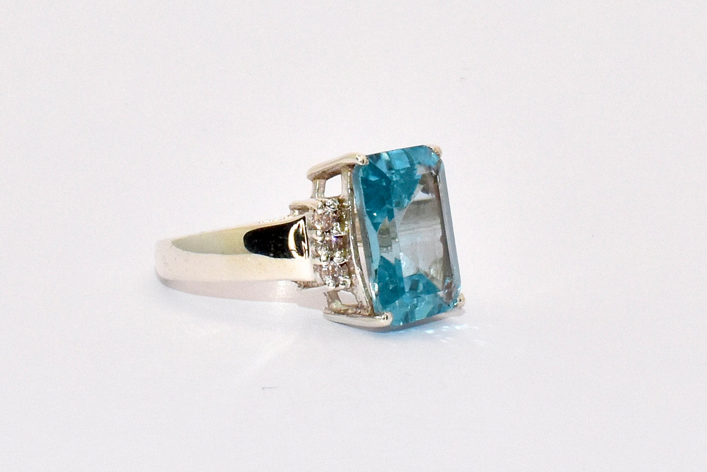 Aquamarine Premium Gemstone Oblong Ring