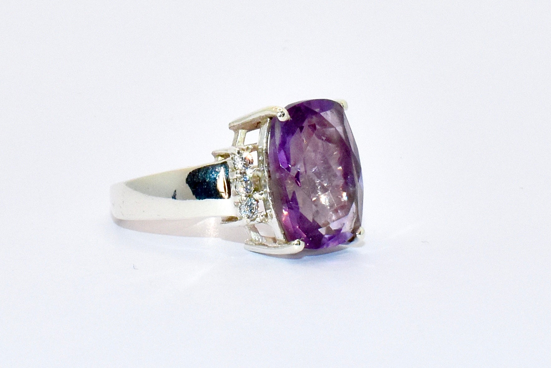 Premium Grade natural Amethyst ring with a vibrant purple colour, set in 925 silver.